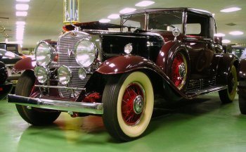 1930 Cadillac Landau car with V16