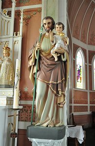statue